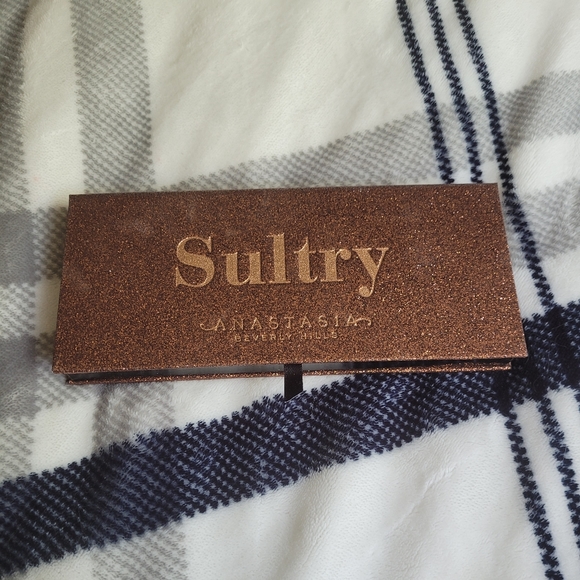 Anastasia Beverly Hills - Sultry Eyeshadow Palette - Picture 2 of 2